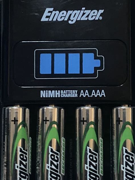 Energizer AA/AAA 1 Hour Charger with 4 AA NiMH .